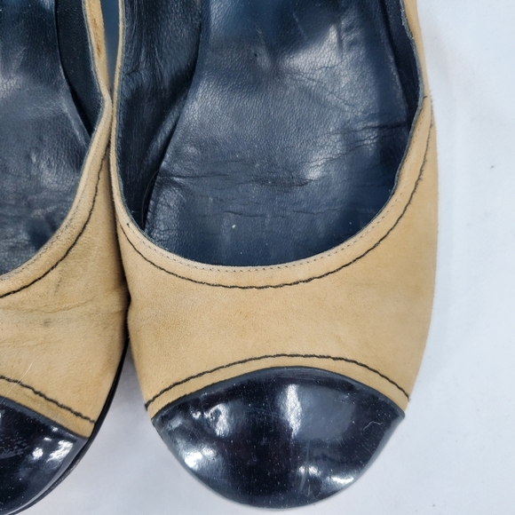 CHANEL tan and black Mary Jane flats 40 - Picture 10 of 16